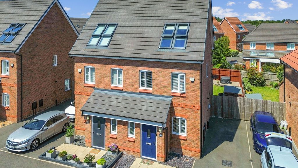 Property photo 1 of 32