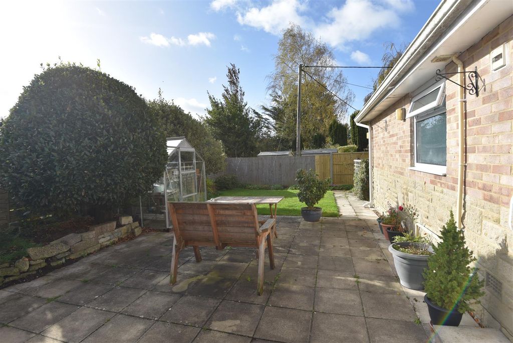 Property photo 3 of 11 Seating Area