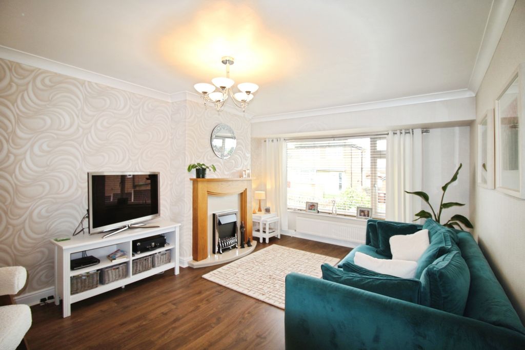 Property photo 2 of 17 Lounge