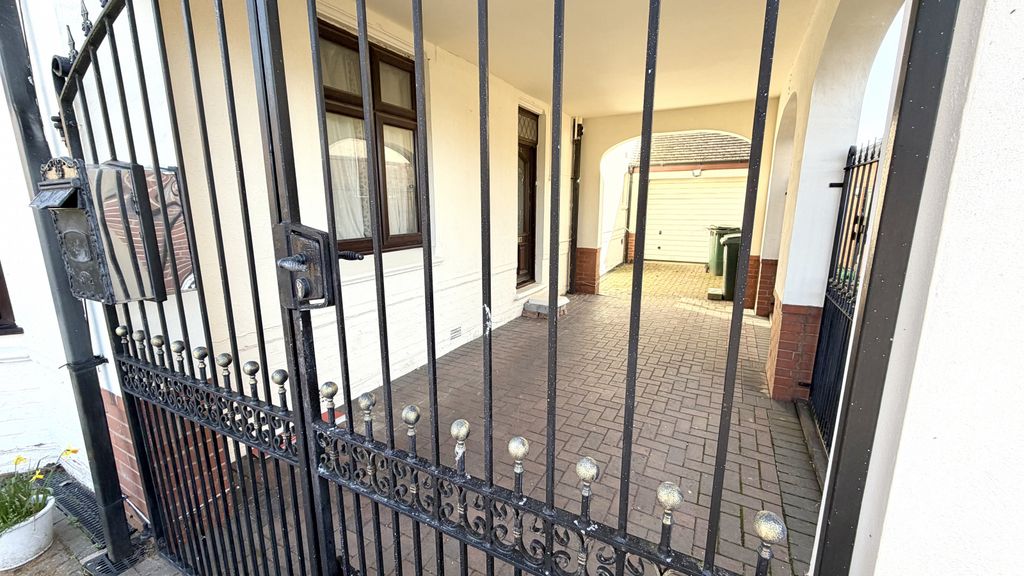 Property photo 2 of 23 Gallery