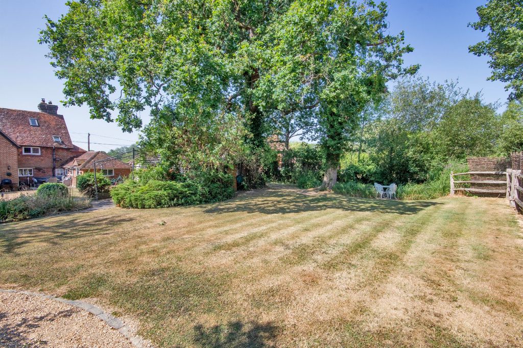 Property photo 2 of 22 Gardens