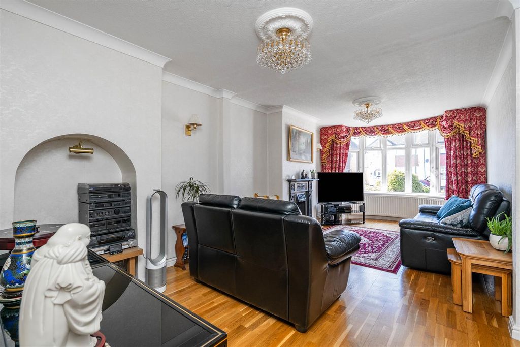 Property photo 3 of 16 45 Moreton Road_2.Jpg