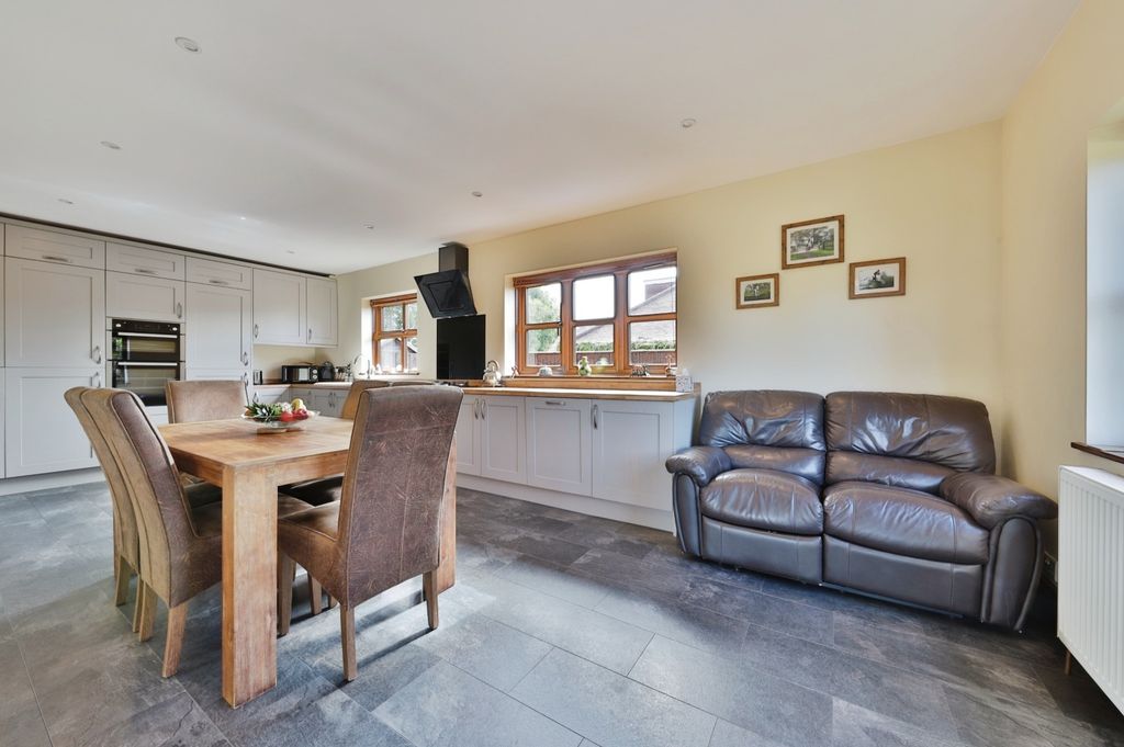 Property photo 3 of 26 4289879