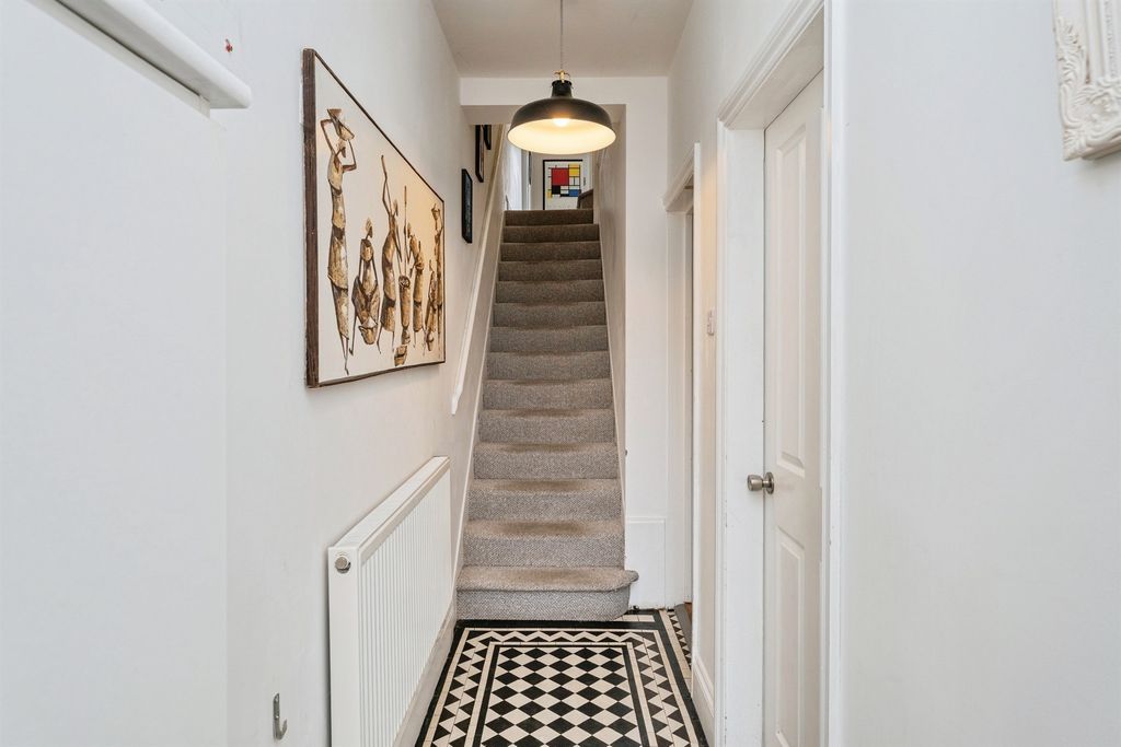 Property photo 2 of 24