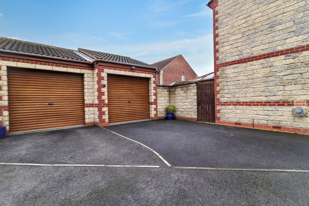 Property photo 2 of 26