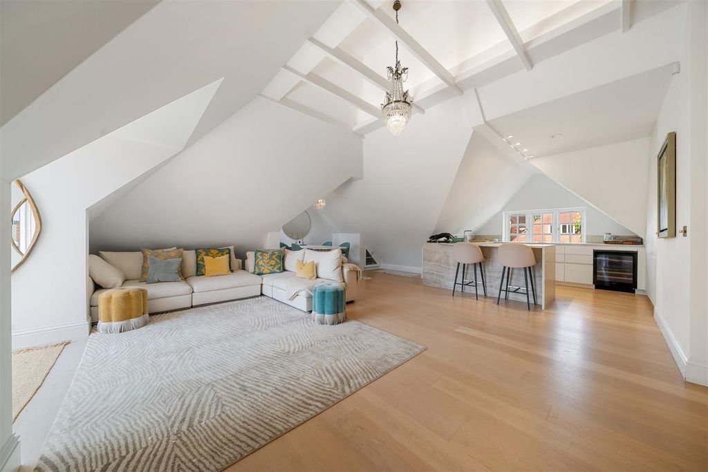 Property photo 1 of 13 Tff, 55 Elsworthy Road Nw3 3Bs-No Watermark-7.Jpg