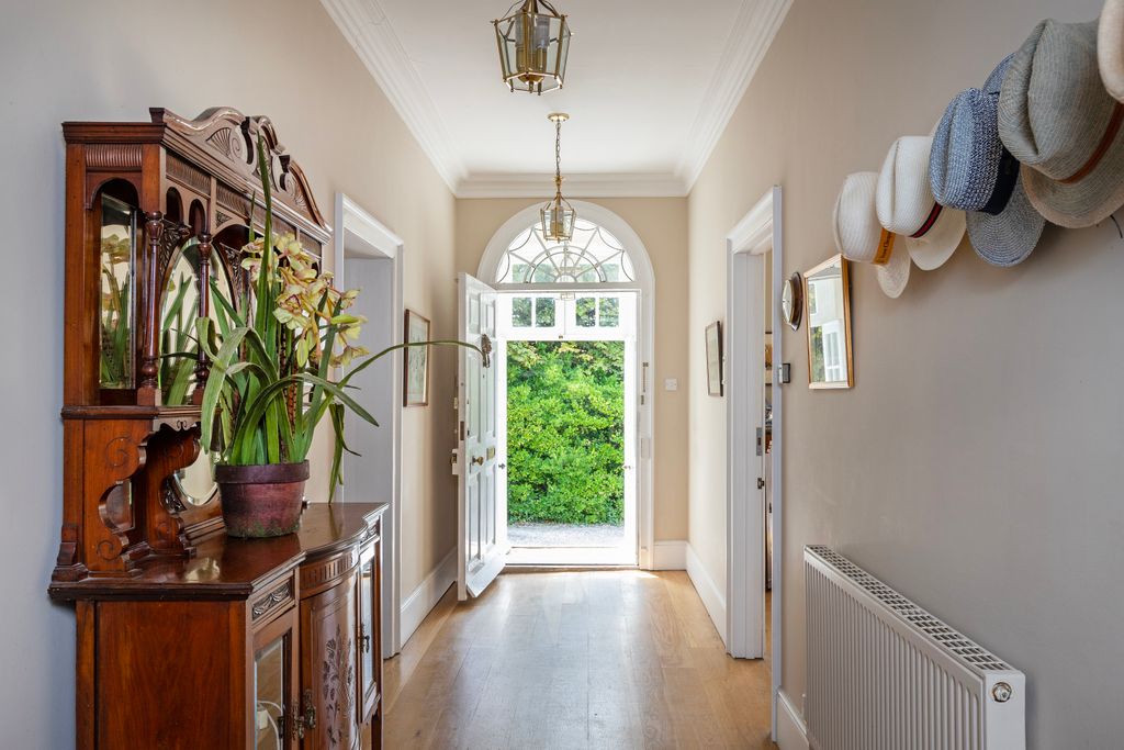 Property photo 3 of 38