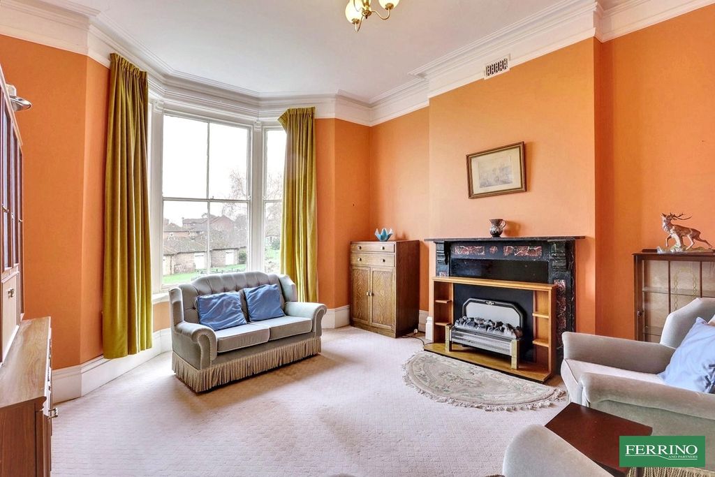 Property photo 3 of 27 Sitting Room