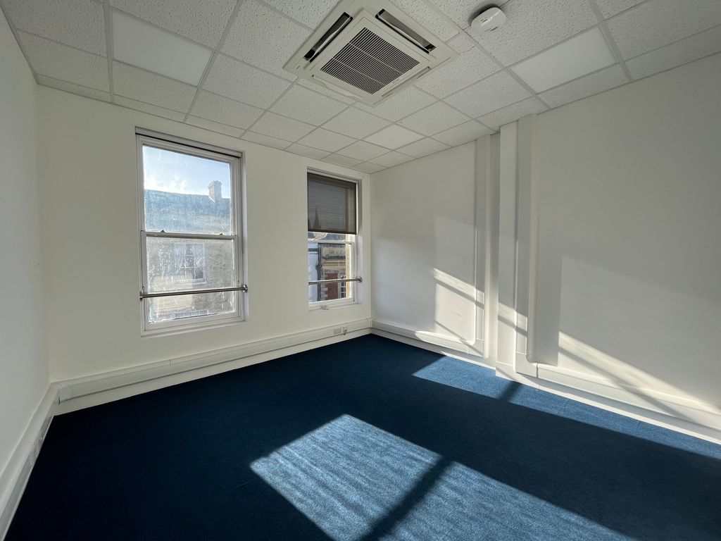 Property photo 3 of 8 Picture No. 12