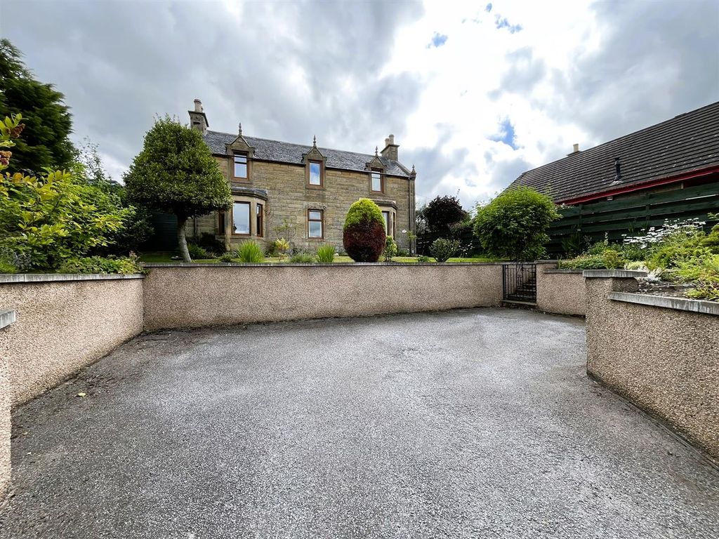 Property photo 1 of 29 Outside