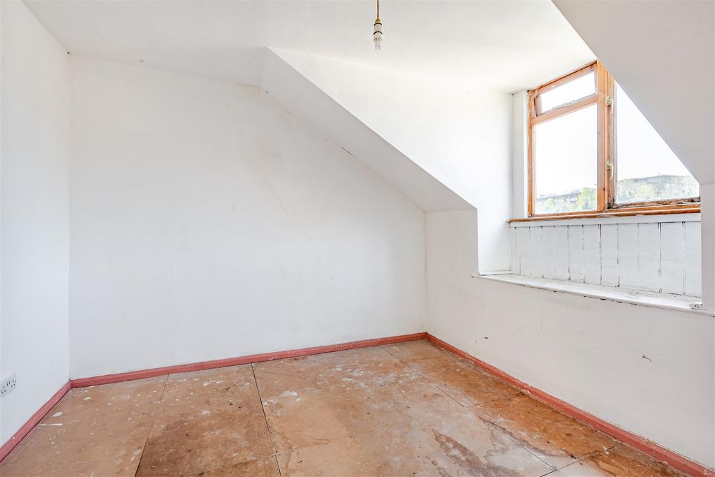 Property photo 3 of 10 Bedroom