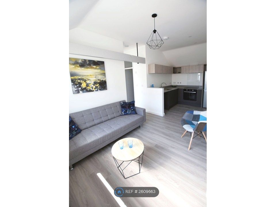 Property photo 3 of 6 Living / Kitchen Area