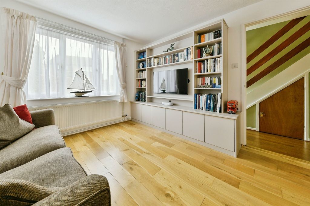 Property photo 2 of 17