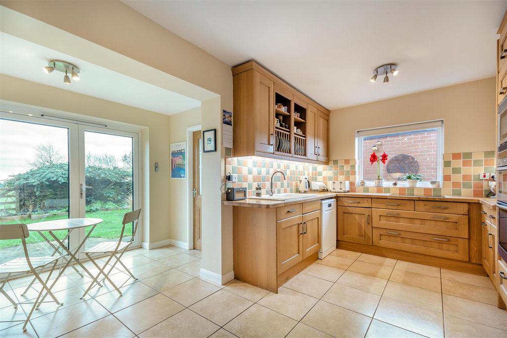 Property photo 3 of 33