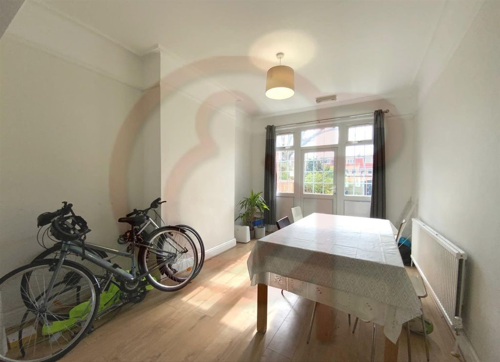 Property photo 3 of 17 Dining 1.Jpg