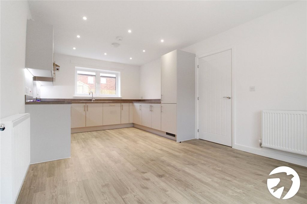 Property photo 2 of 9 Kitchen / Dining