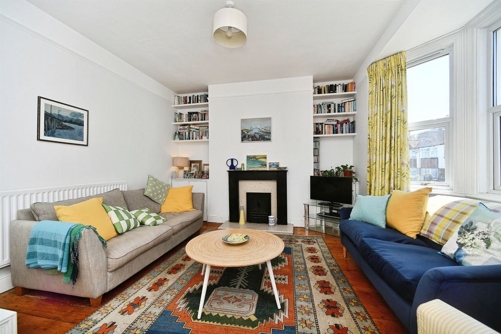Property photo 2 of 17
