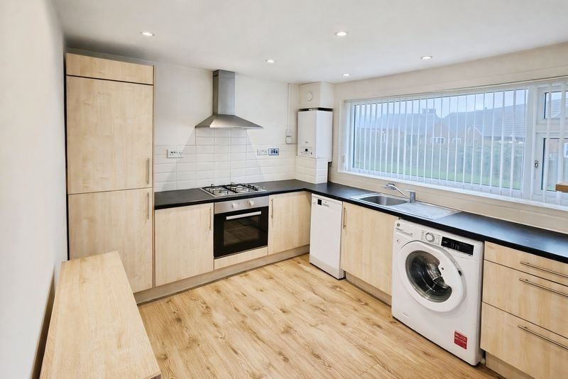 Property photo 3 of 6 Photo 4