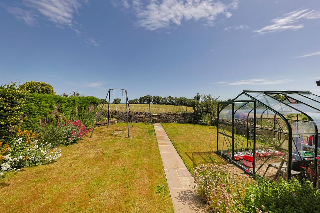Property photo 3 of 30 Garden