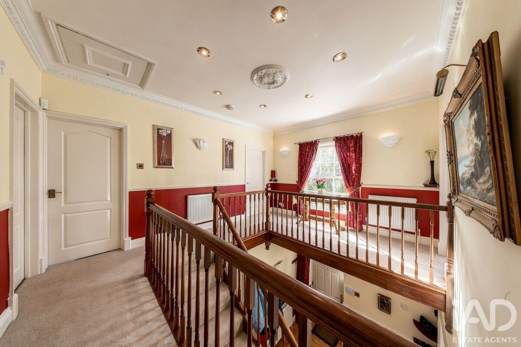 Property photo 3 of 44
