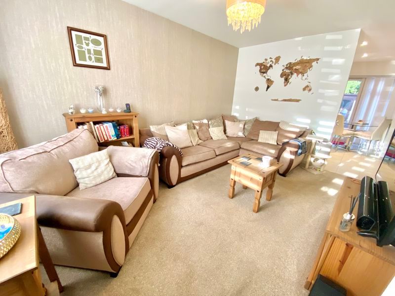 Property photo 2 of 19 Lounge