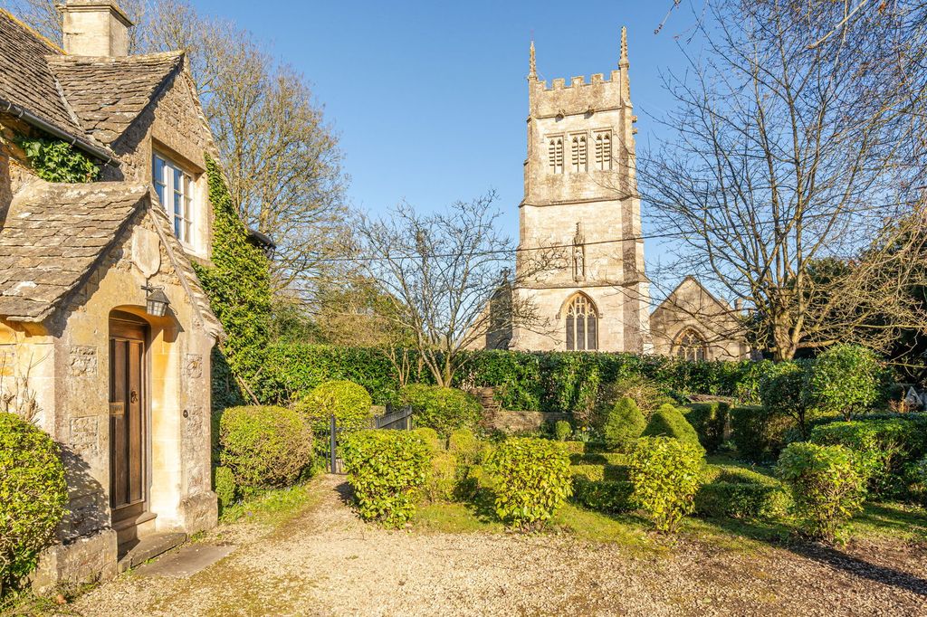 Property photo 2 of 18