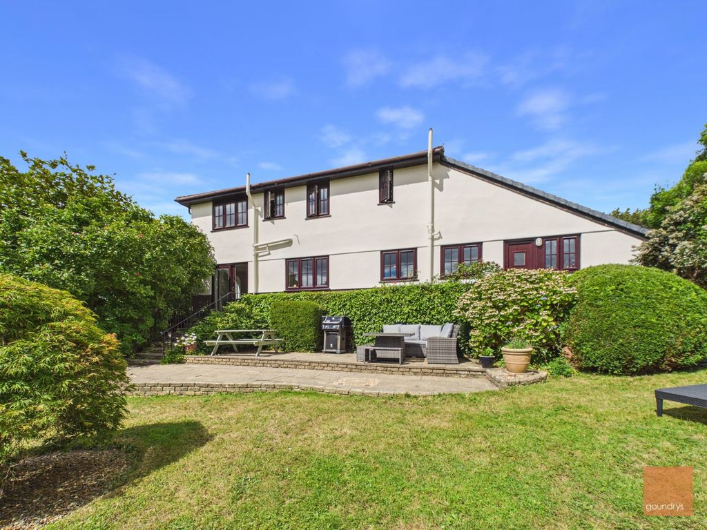 Property photo 2 of 27