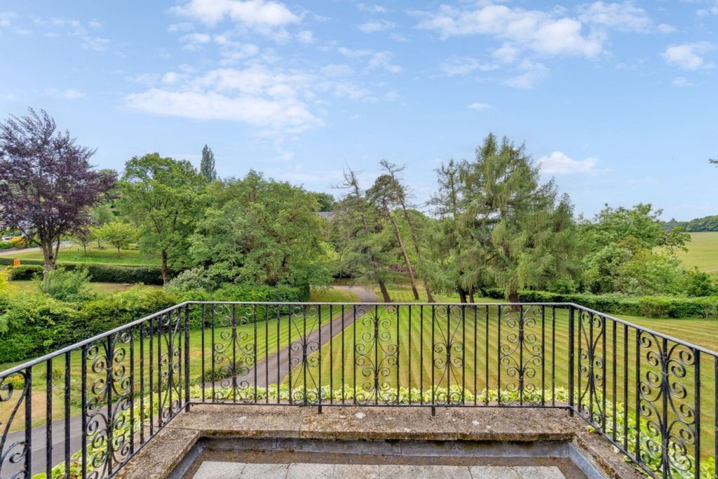 Property photo 2 of 42