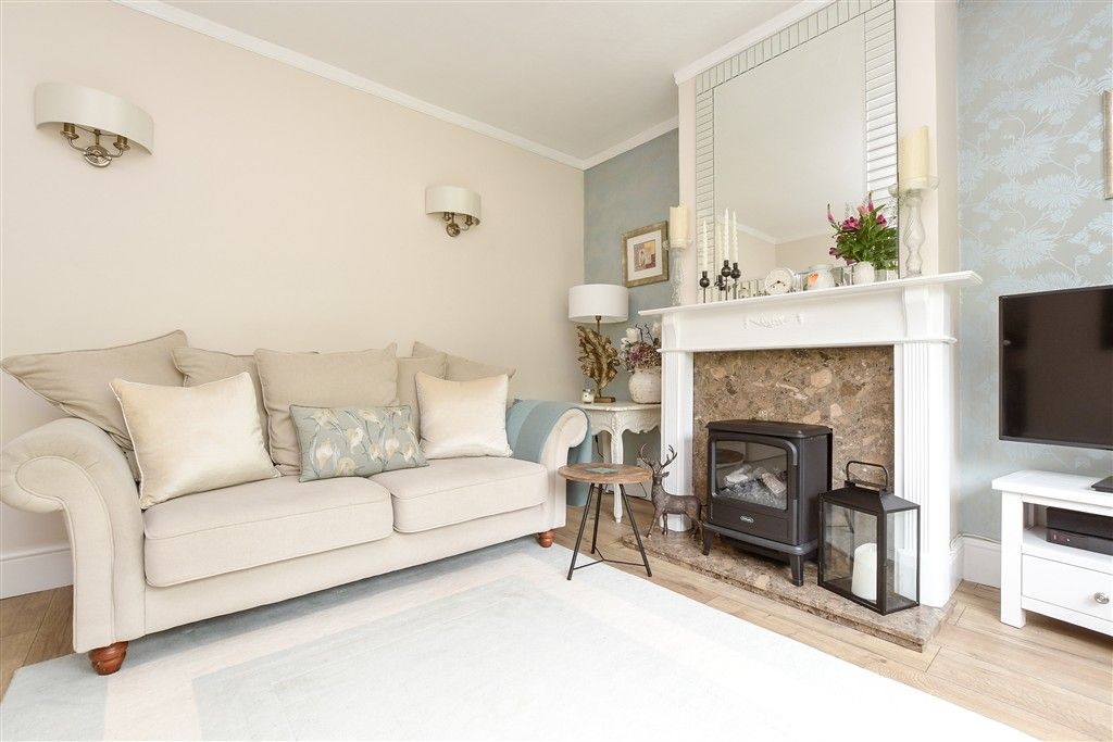 Property photo 3 of 14 Lounge