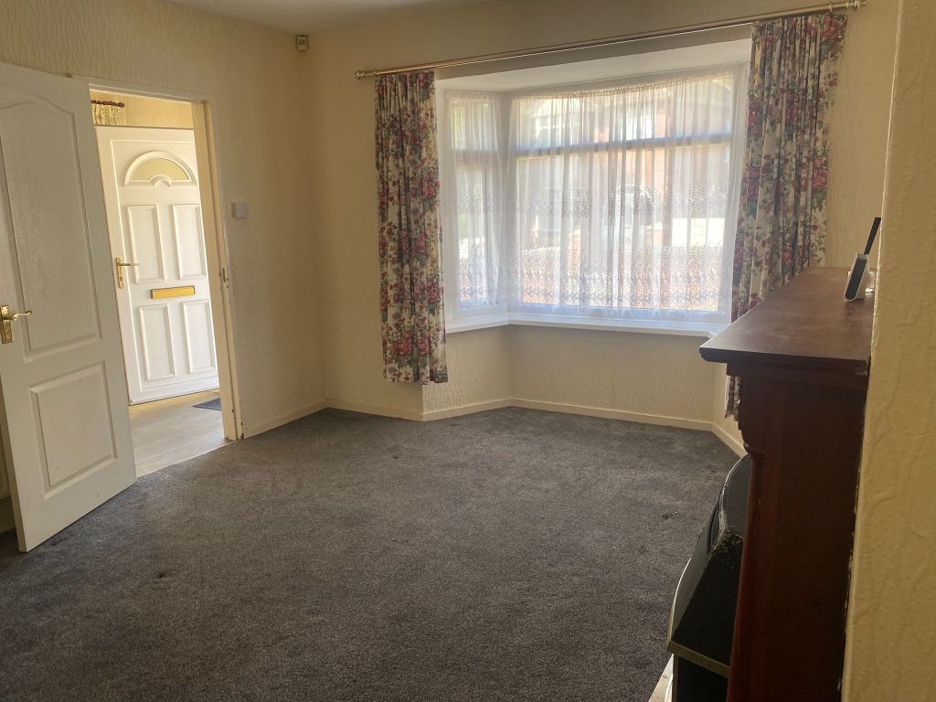 Property photo 2 of 15 Frontroom 