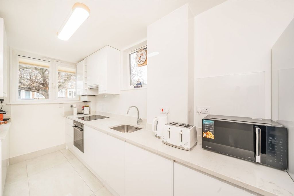 Property photo 2 of 8