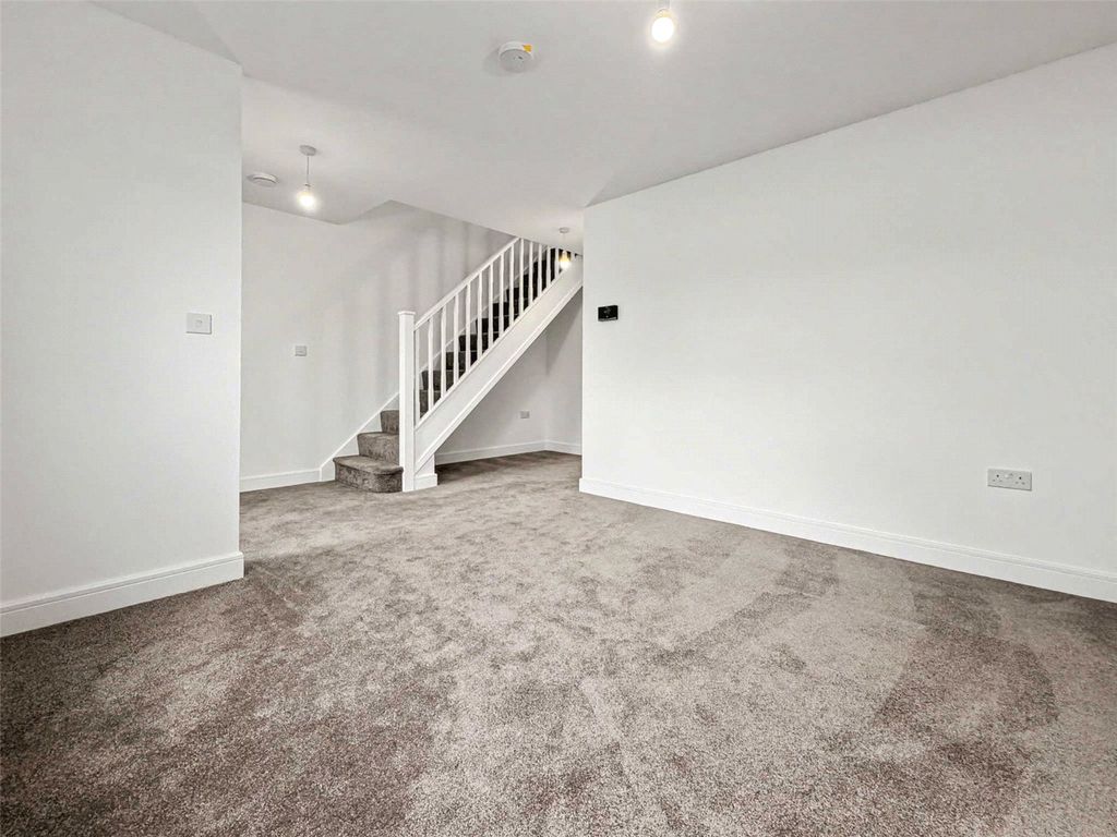 Property photo 3 of 14 Picture No. 16