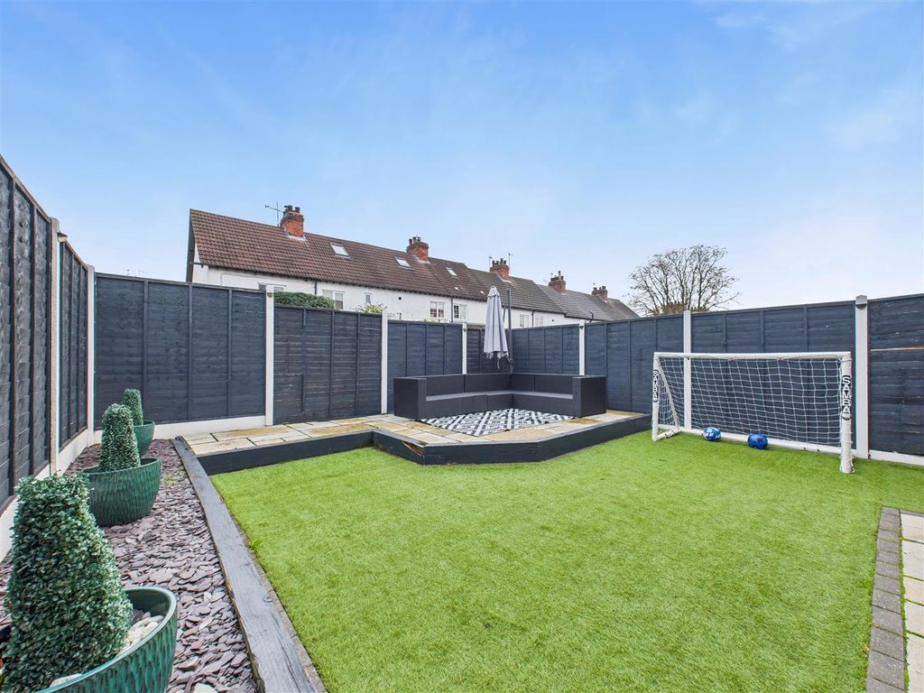 Property photo 3 of 17 Outside