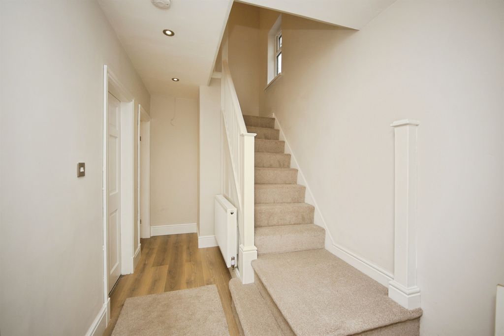 Property photo 3 of 30
