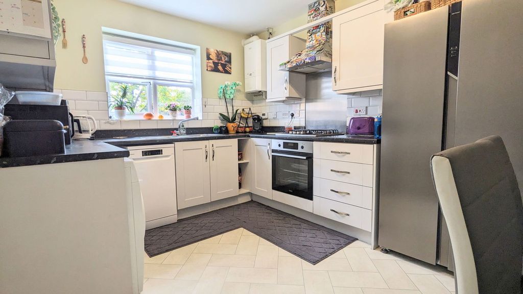 Property photo 3 of 24