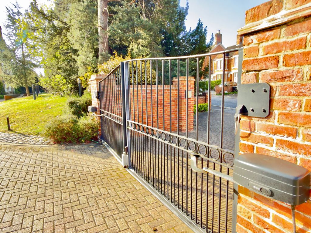 Property photo 1 of 43