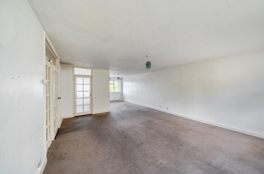 Property photo 3 of 8 Davidson Frost-Wellings, Dfw,Laburnum Court, Livin