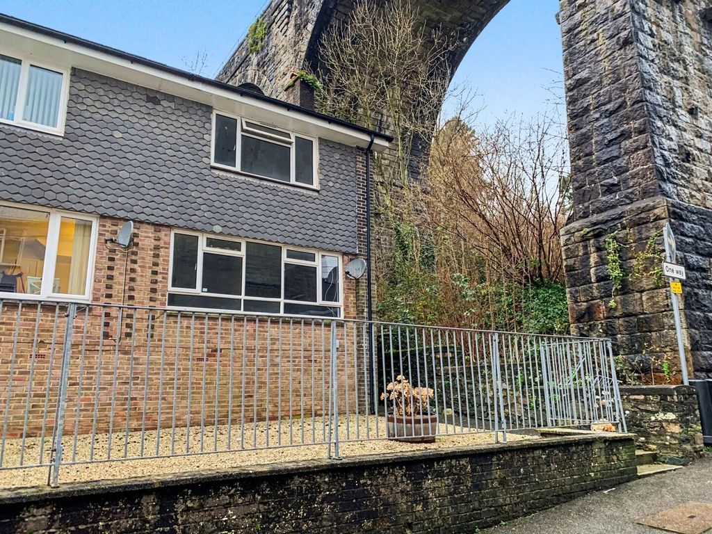 Property photo 1 of 18 Front (Exterior)