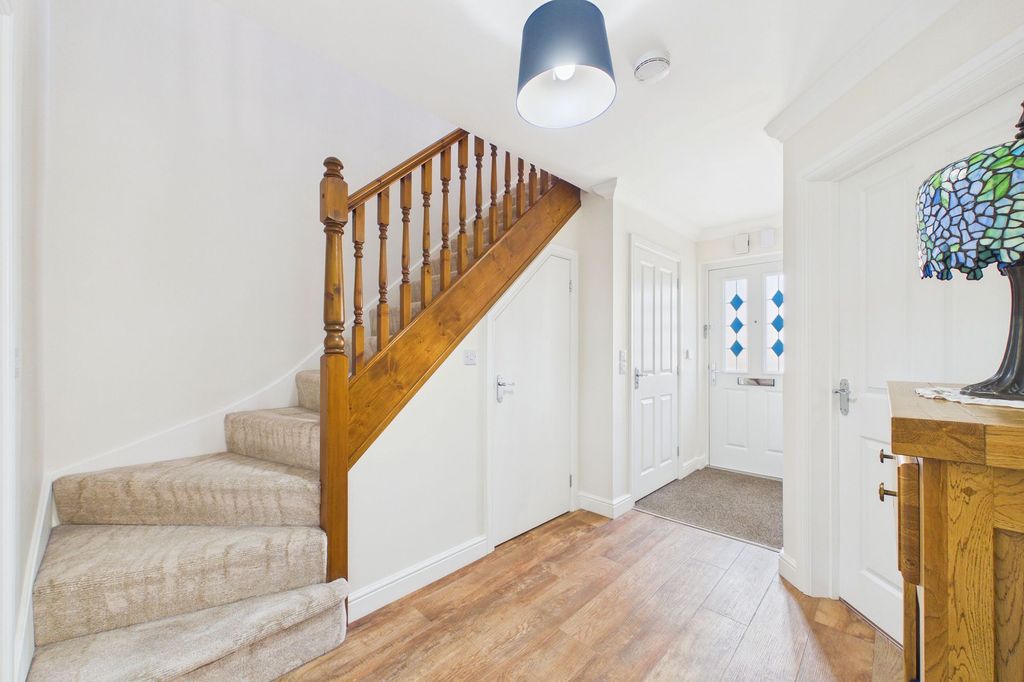 Property photo 2 of 25