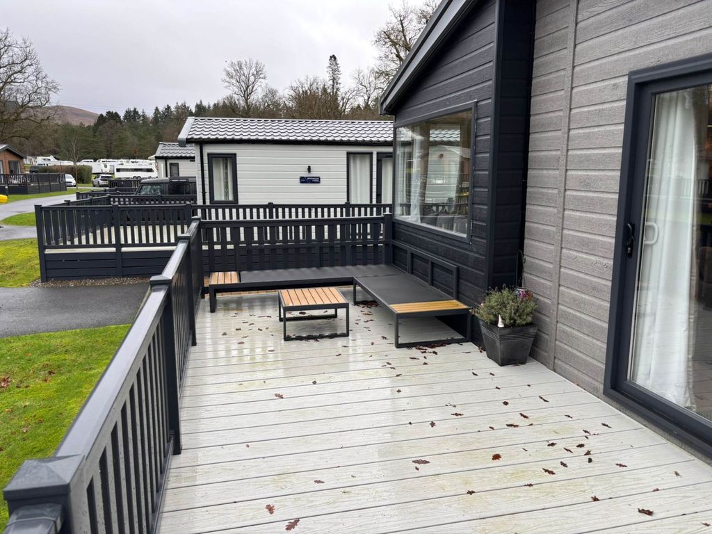 Property photo 2 of 37