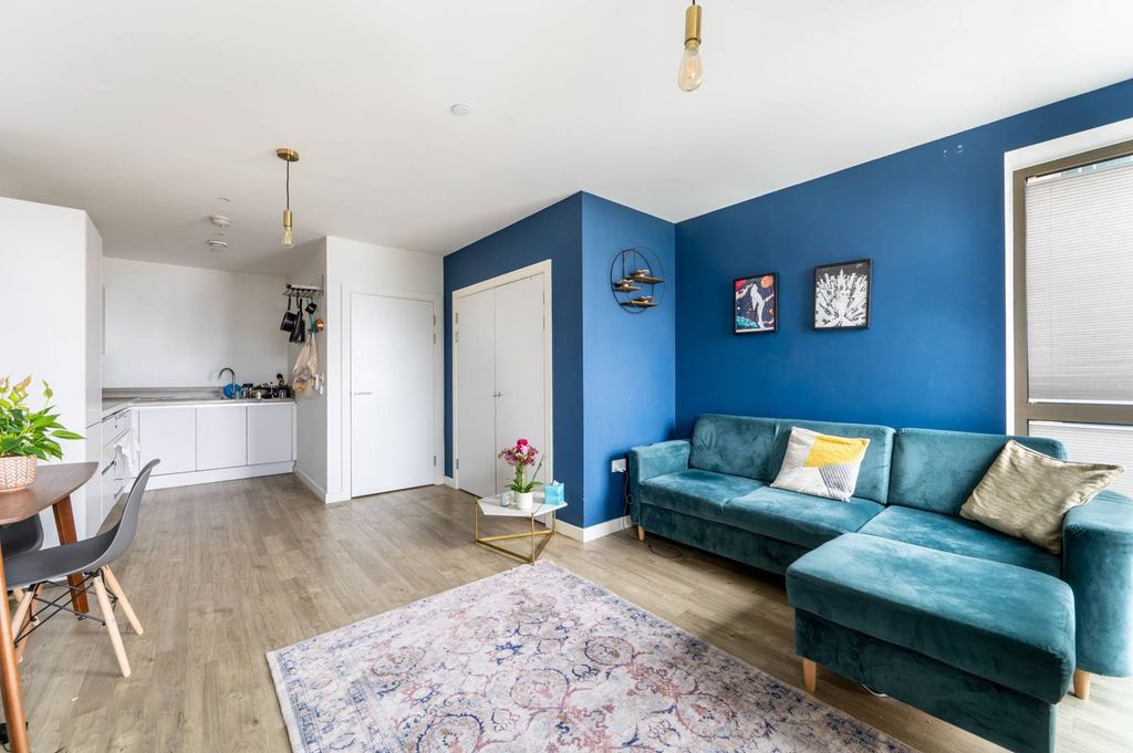 Property photo 2 of 11