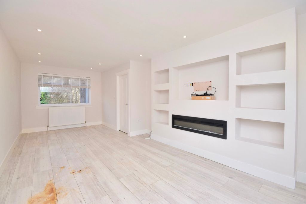 Property photo 3 of 31