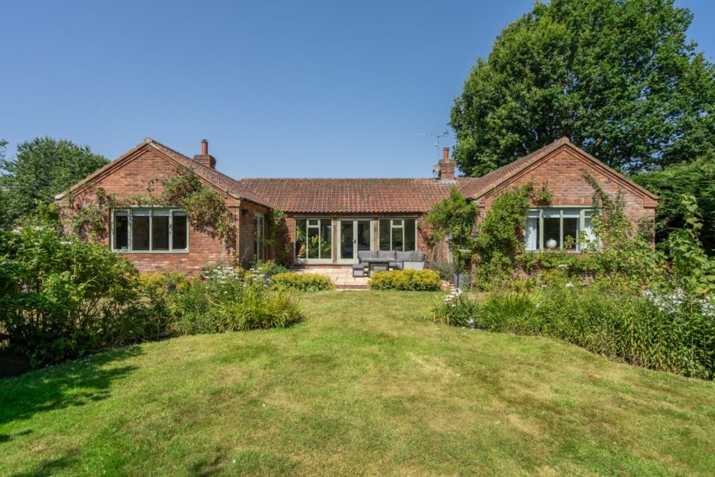 Property photo 1 of 33