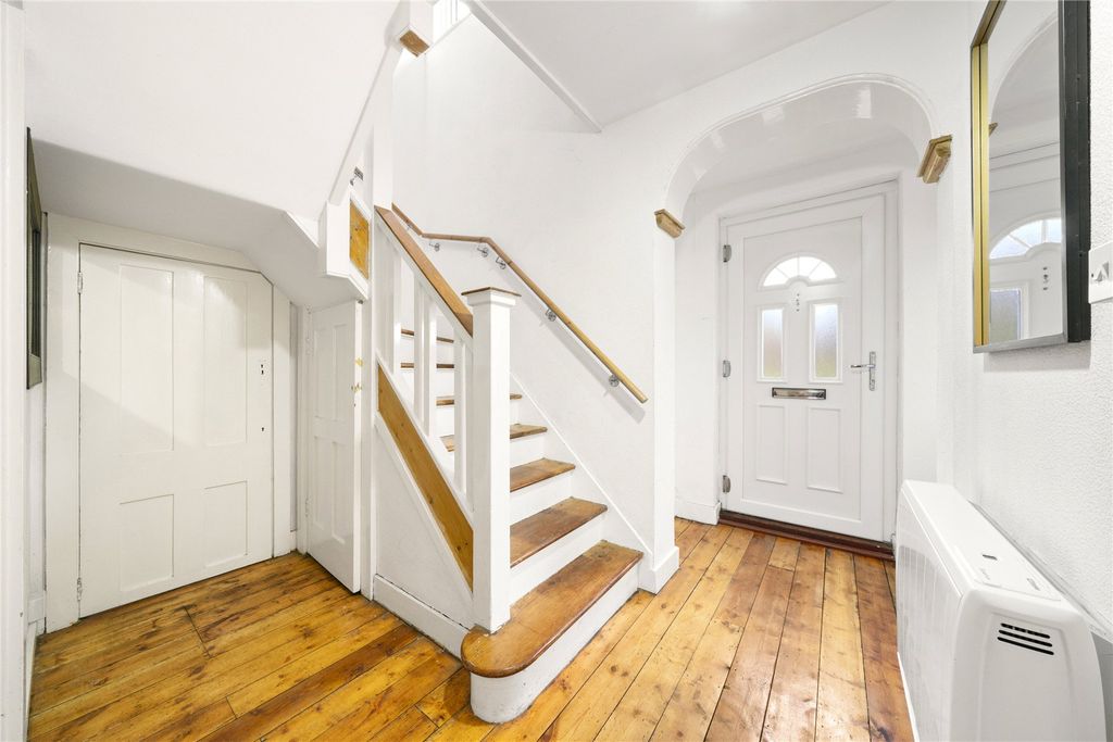 Property photo 2 of 15 Hallway