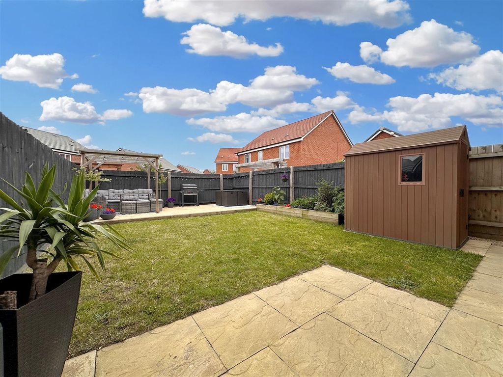 Property photo 3 of 19 Lovely Rear Garden 930