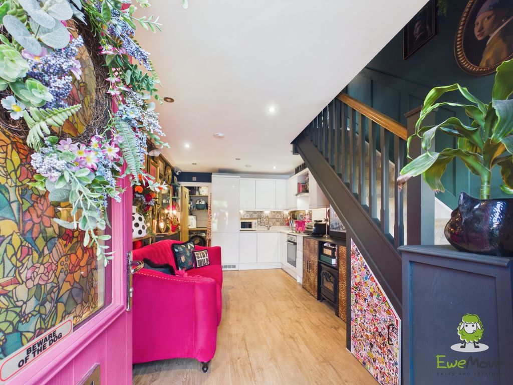 Property photo 3 of 15 Ewemove Estate Agents Basingstoke