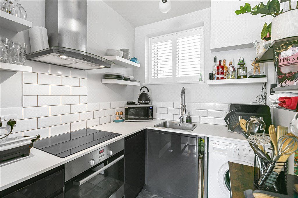 Property photo 3 of 14 Kitchen