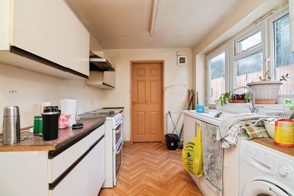 Property photo 3 of 16