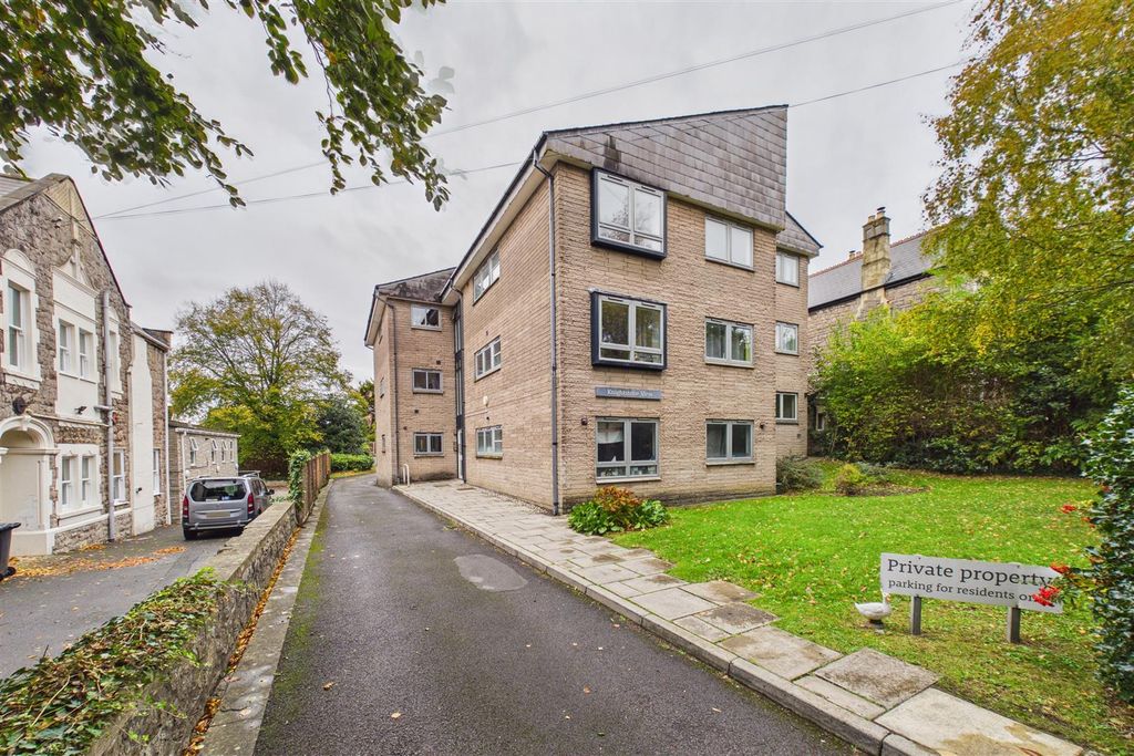 Property photo 2 of 21 Flat 8 Knightstone View, 15, Grove Park Road, West