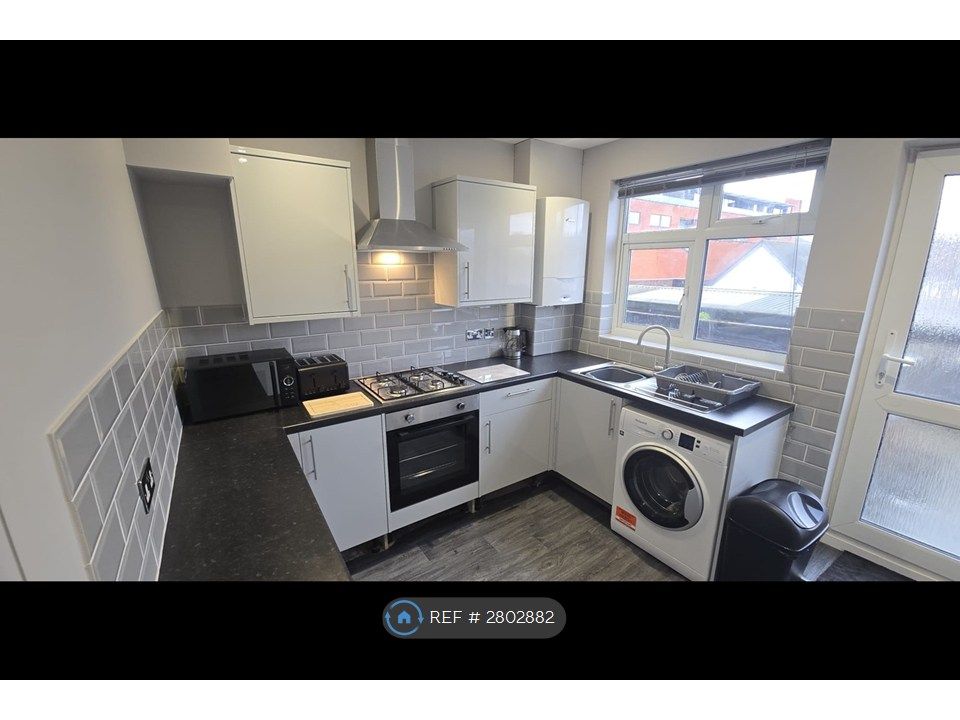 Property photo 3 of 8 Kitchen